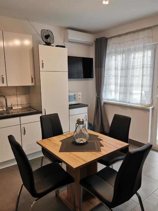 Apartments Penko Ловран Екстериор снимка
